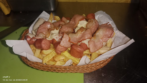 Bárbaros Pollos y Salchipapas